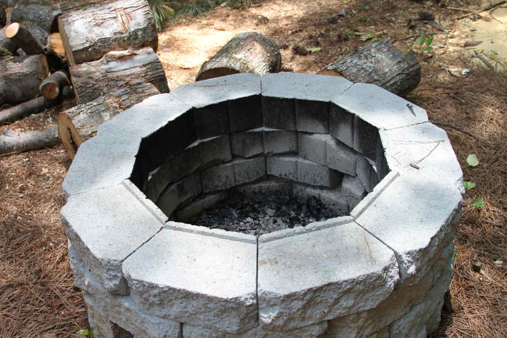 Easy DIY Inexpensive Firepit for Backyard Fun » Thrifty ...