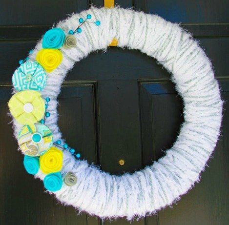Winter/Spring Yarn Wrap Wreath Tutorial