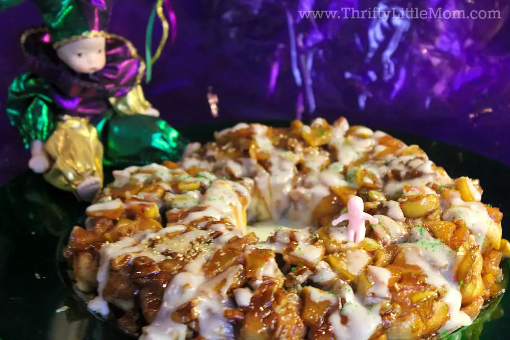 Deliciously Easy Take on King Cake Decorated