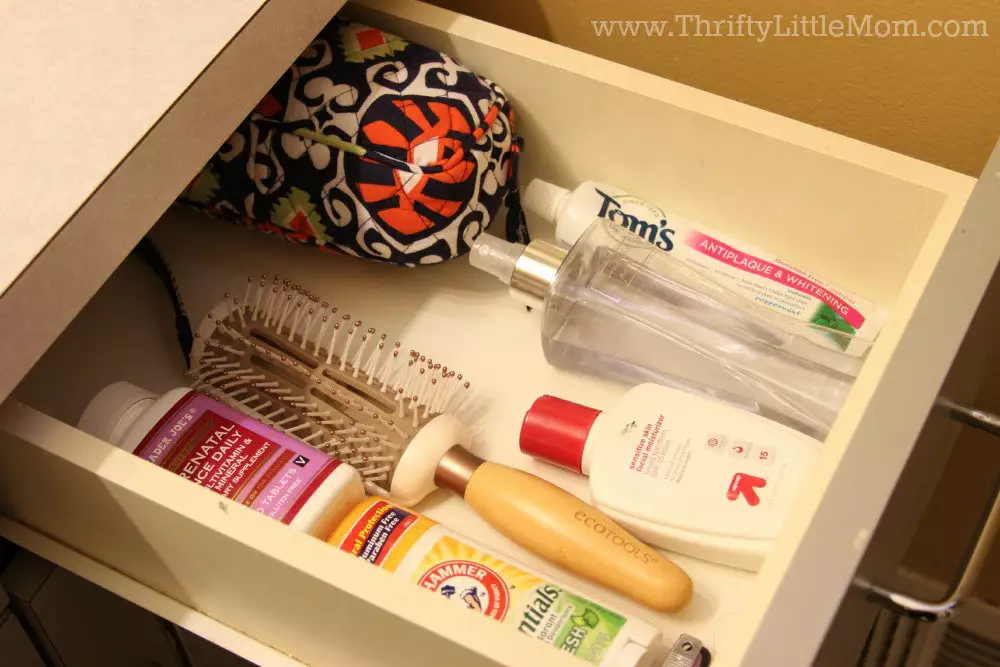 How to Organize Your Bathroom Drawer