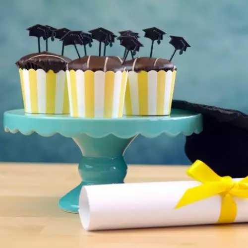 6 Tips For Throwing a Thrifty Graduation Party
