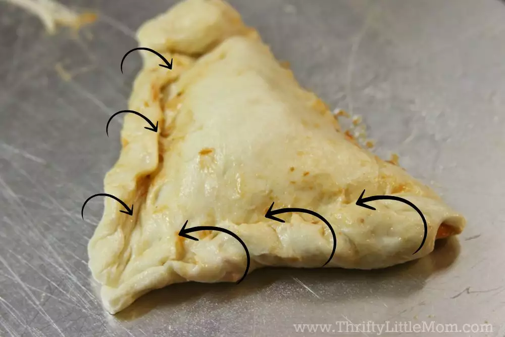 Quick and Easy Homemade Pizza Pocket Pinching