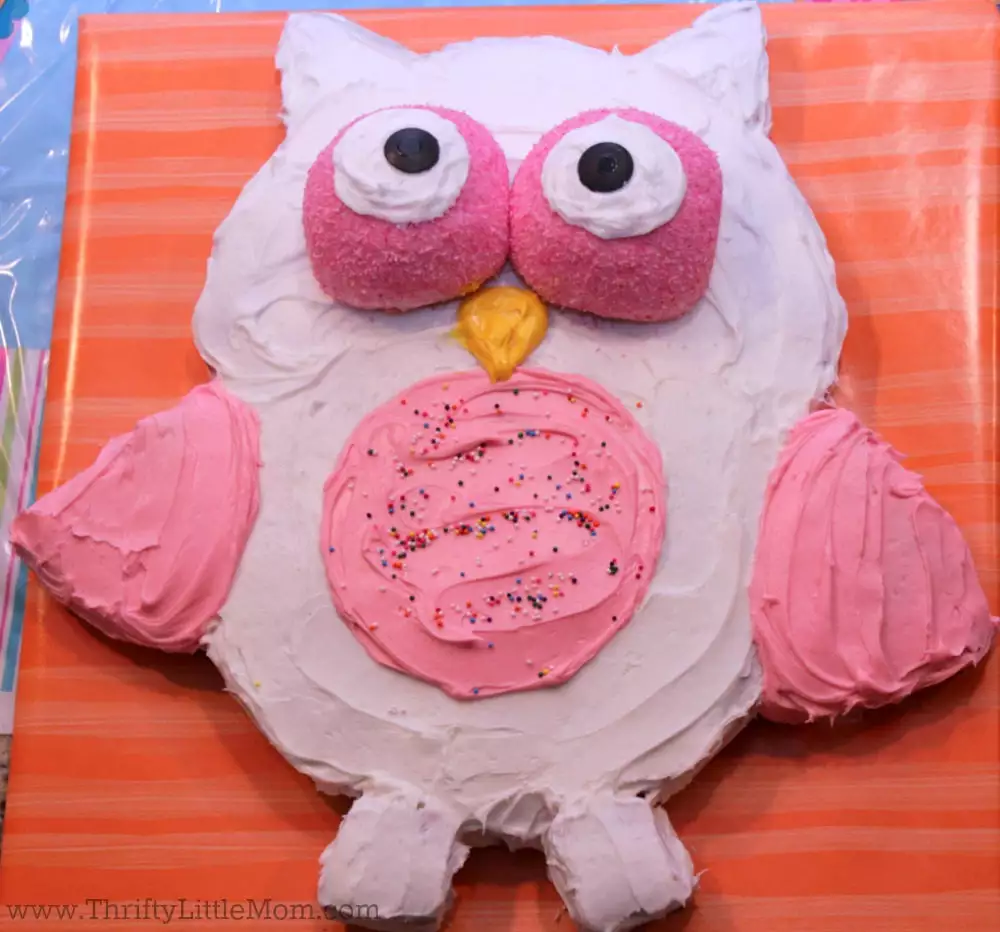 Planning a Cute Owl Themed Birthday Party? This post has lots of ideas for decorations, food, cake and cute usable party favors!
