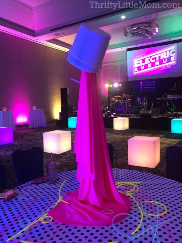 Paint bucket spill table centerpiece for 80