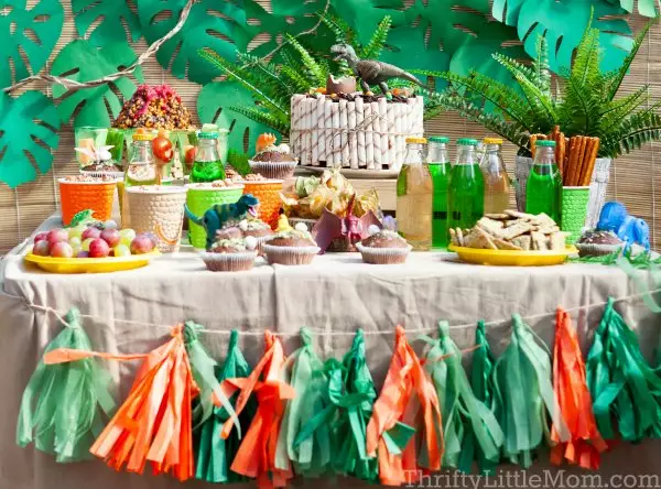 dinosaur themed birthday decoration