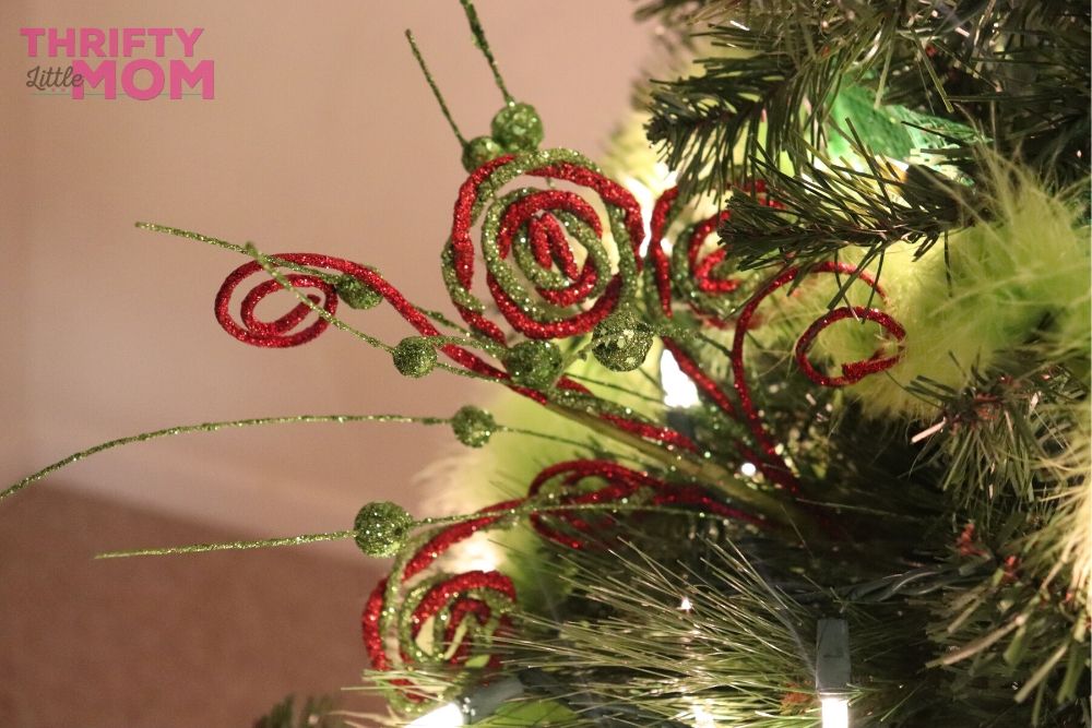 HOW TO DECORATE A GRINCH CHRISTMAS TREE / HOW TO ADD RIBBON TO A